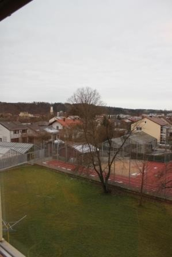 ab sofort frei! schöne 2- Zi.- Wohnung m.Balkon/ TG in zentraler Lage (EBK, Aufzug!) - sofort frei