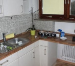 moderne Einbauküche mit Spülmaschine